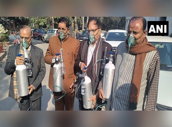 India News | Delhi Assembly: BJP MLAs Sport Oxygen Cylinders, Gas Masks