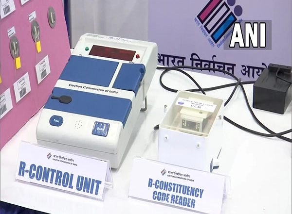 India News | EC Showcases Remote EVM to Political Party Representatives