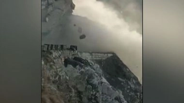 India News | J-K: Traffic Restored on Jammu-Srinagar National Highway After Shooting Stones Halted Vehicular Movement in Ramban