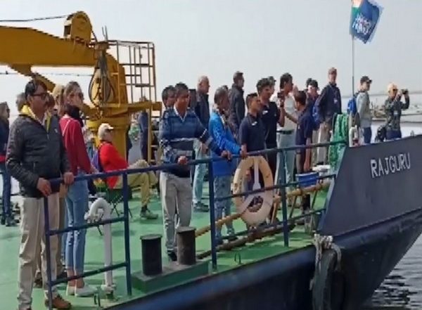 Ganga Vilas Cruise, Inaugurated by PM Modi, Gets Stuck on Third Day of Its Journey in Bihar’s Chhapra Due to ‘Shallow Water’