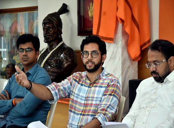 India News | Aaditya Thackeray Writes to BMC Commissioner over Alleged Irregularities in Mumbai's Road Mega-tenders