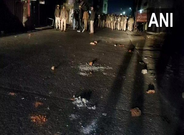Uttar Pradesh: Scuffle Over Buying Meat From Shopkeeper Leads to Stone Pelting in Aligarh; Two Injured