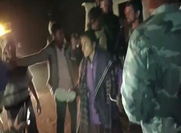 India News | Municipal Council President Thrashes Police Personnel with Slipper in MP's Satna