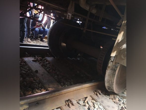 India News | Andhra Pradesh: Train Derails in Visakhapatnam, No Casualties - Vimarsana News