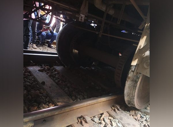 India News | Andhra Pradesh: Train Derails in Visakhapatnam, No Casualties