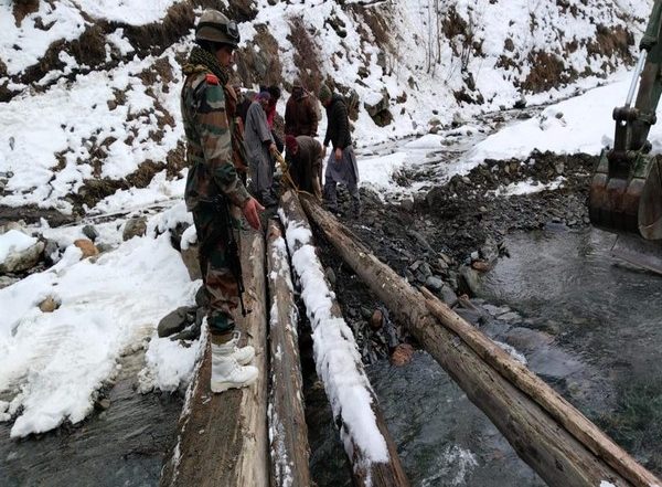 India News | J-K: Army Builds Wooden Bridge to Facilitate Movement of Locals of Ghaggar Hill Village