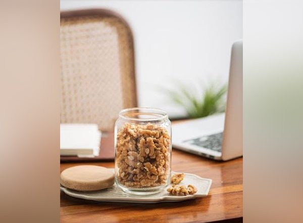 Business News | New Study Suggests Walnuts May Fend off Stress-related Negative Impacts in University Students