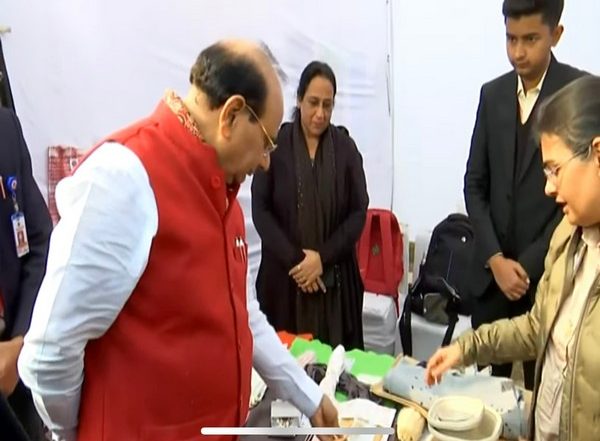 India News | Delhi LG Launches MCD's '100 Days to Beat Plastic' Campaign, RWAs to Be Partner