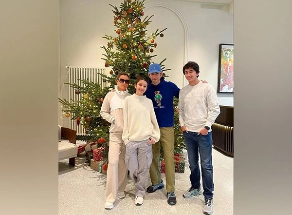 Entertainment News | Mahesh Babu Wishes Wife Namrata a Happy Birthday, Thanks Her for 'lifting' Him Up Always