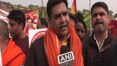 India News | BJP Leader Holds Demo in Support of Dhirendra Shastri, Asks Seers to Speak out Against Religious Conversions