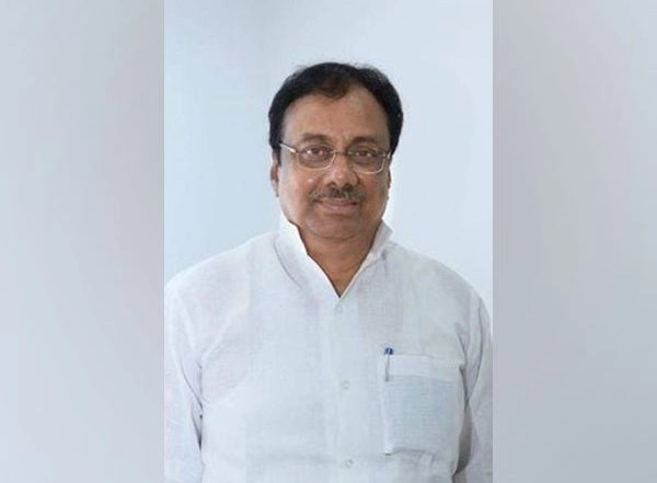 India News | Tamil Nadu Bypoll: Congress Fields Former Union Minister EVKS Elangovan from Erode
