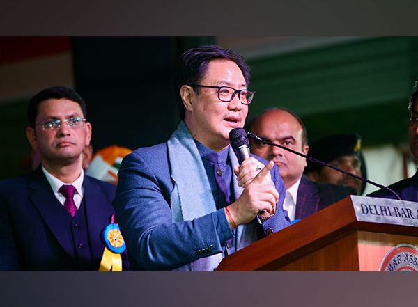 India News | No 'Mahabharata' Between Judiciary and Government, Says Law Minister Kiren Rijiju Amid Differences over Collegium System