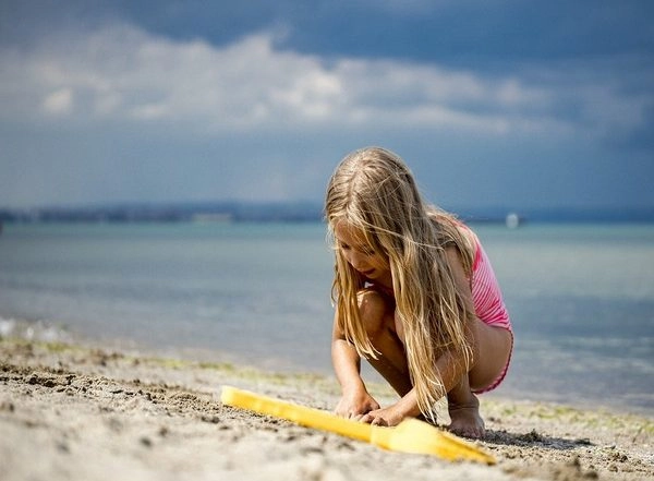 Lifestyle News | Getting Children Outside Can Help Mitigate Negative Effects of Screen Time: Research