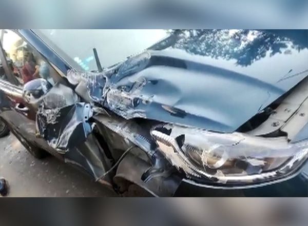 India News | Another Another Accident Near Metro Construction Site in Bengaluru, Barricade Falls on Caraccident Near Construction Site in Bengaluru, Barricade Falls on Car