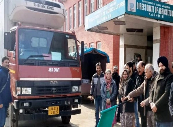 India News | J-K: Consignment of Kashmiri Vegetables Sent to UAE