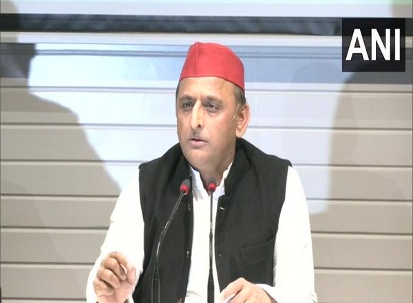 India News | SP Chief Akhilesh Yadav Unhappy with Swami Prasad Maurya over Remarks on Ramcharitmanas: Sources