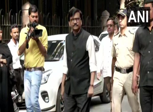 India News | Patra Chawl Land Scam: Mumbai Sessions Court Adjourns Hearing in Money Laundering Case Against Sanjay Raut Till Feb 27