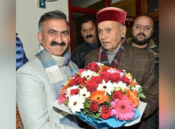 Himachal Pradesh CM Sukhvinder Singh Sukhu Calls on Former CM Prem Kumar Dhumal in Hamirpur