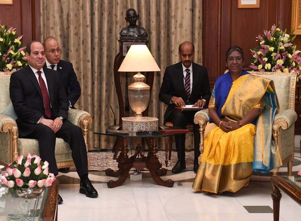 World News | President Murmu Hosts Egyptian President, Appreciates Egypt's Role in Promoting Peace, Prosperity, Stability in West Asia