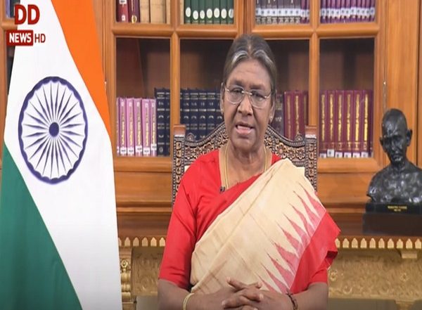 India News | Constitution Has Withstood the Test of Time, Many Creeds and Languages Have Only United Us: President Murmu in R-Day Address