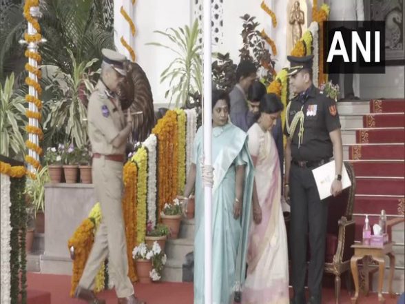 Republic Day 2023: Telangana CM K Chandrasekhar Rao Skips R-Day Celebrations at Raj Bhavan, Governor Tamilisai Soundararajan Unfurls Tricolour - Vimarsana News