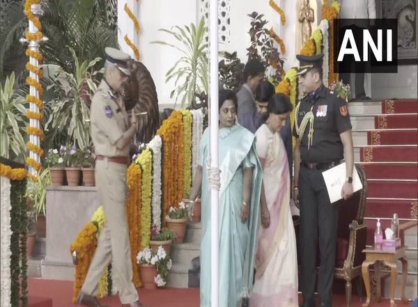 Republic Day 2023: Telangana CM K Chandrasekhar Rao Skips R-Day Celebrations at Raj Bhavan, Governor Tamilisai Soundararajan Unfurls Tricolour