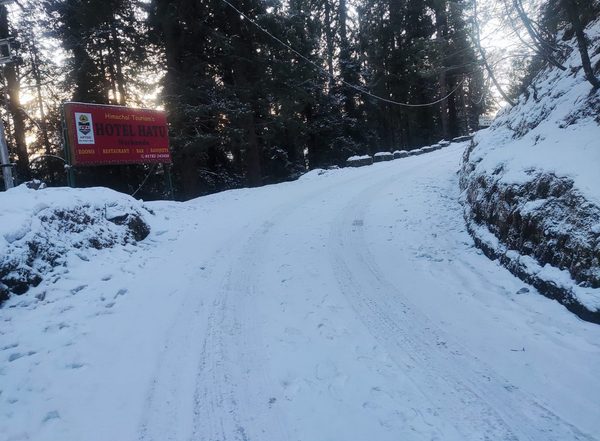 India News | Fresh Snowfall Disrupts Normal Life in Himachal Pradesh