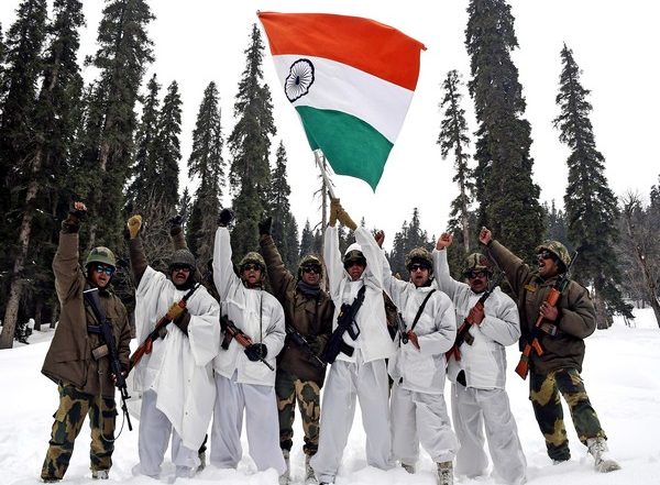 India News | JK: Indian Army Celebrates 74th Republic Day in Snow Clad Gulmarg Sector