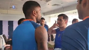 Sports News | MS Dhoni Interacts with Indian Team Ahead of First T20I Against NZ at Ranchi