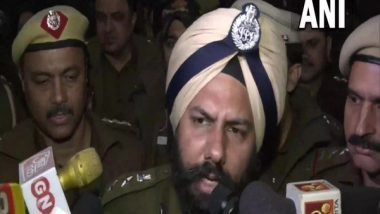 India News | Delhi Police Detain Around 20 People from Delhi University's Arts Faculty for Planning to Screen BBC Documentary