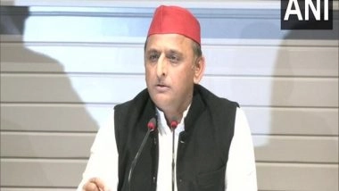 India News | UP: SP Leader Akhilesh Yadav Shown Black Flags During Maa Pitambra 108 Mahayagya