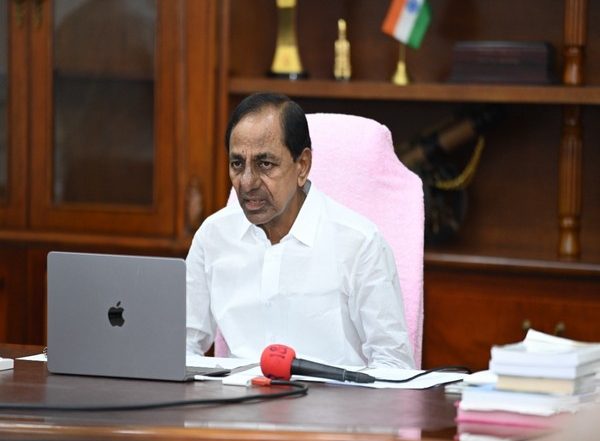 Telangana: Farmer Attempts Self-Immolation in Front of CM K Chandrashekar Rao’s Camp Office at Pragati Bhavan