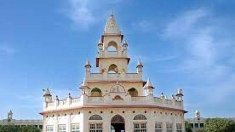 Gujarat Shocker: Class 8 Student of Arya Kanya Gurukul Alleges Harassments by Hostel Mates, Says 'Juniors Are Forced Into Lesbian Relationships'