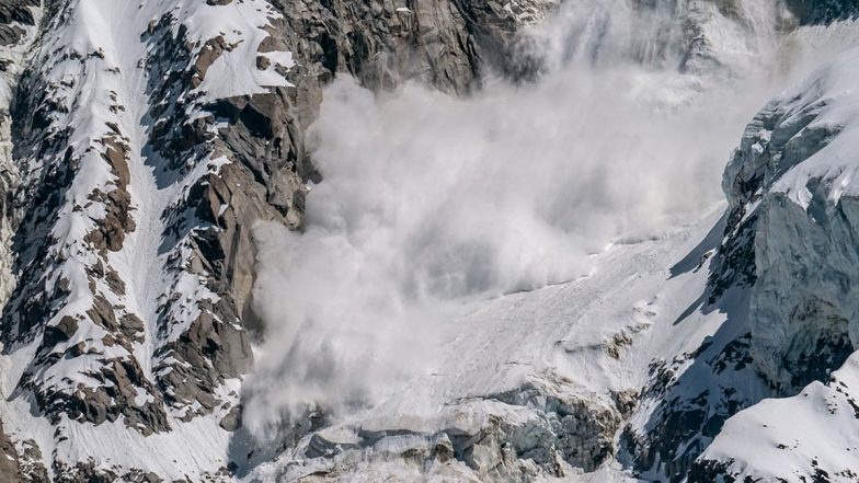 Jammu and Kashmir Issues Avalanche Warning For Next 24 Hours in These Districts, Residents Urged to Take Precautions