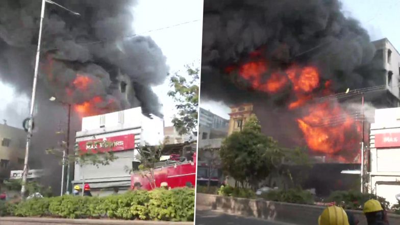 Hyderabad Fire: Blaze Erupts in Sports Shop in Ramgopalpet, No Casualties Reported (Watch Video)