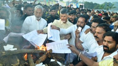 Andhra Pradesh: TDP Chief Chandrababu Naidu Burns Copy of Government Order Restricting Political Rallies in Chittoor (Watch Video)