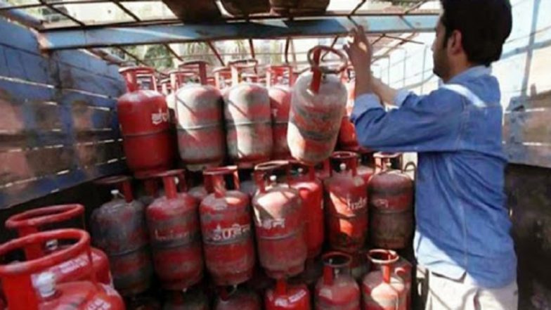 LPG Price Hike: Commercial Cylinder Price Increased by Rs 25 per Unit, Cooking Gas To Cost Rs 1,769 in Delhi