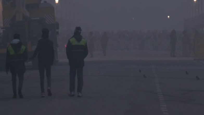 Delhi Winter Update on January 11: Smog Engulfs National Capital As Air Quality Turns 'Severe', See Pics