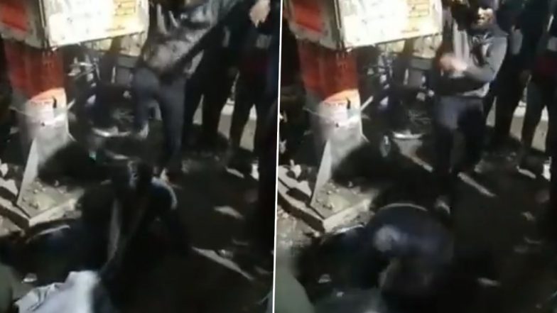 Bihar Shocker: Man Tied to Pole, Thrashed For Allegedly Stealing Bicycle in Muzaffarpur; Disturbing Video Goes Viral