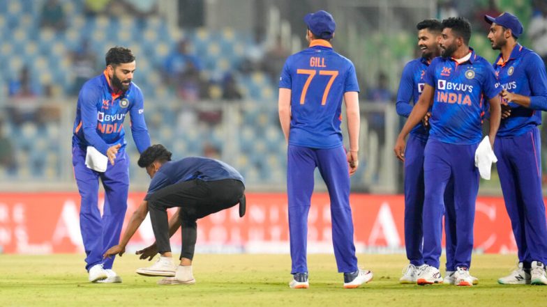 Fan Invades Field, Touches Virat Kohli’s Feet During IND vs SL 3rd ODI 2023 in Thiruvananthapuram (See Pic)