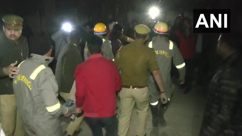 Uttar Pradesh Building Collapse: Residential Building Collapses in Lucknow, Many Feared Trapped (See Pics, Video)