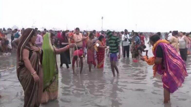Gangasagar Mela 2023: Devotees Take Holy Dip on Occasion of Makar Sankranti for Second Consecutive Day in South 24 Parganas | LatestLY