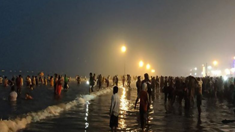 Makar Sankranti 2023: Lakhs of Pilgrims Take Holy Dip at Gangasagar in West Bengal; Two Die of Heart Attack | ???? LatestLY