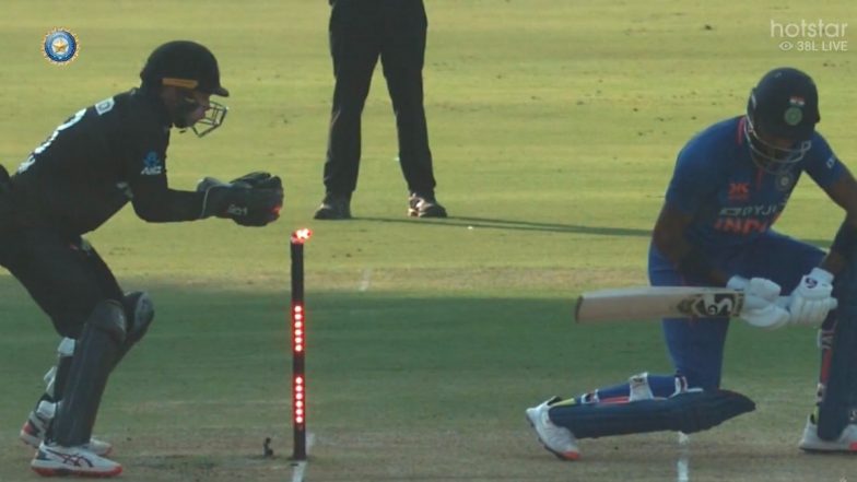 Hardik Pandya Out or Not Out? Third Umpire’s Decision During India vs New Zealand 1st ODI 2023 Match Leaves Twitterati Fuming