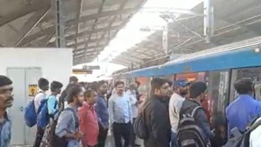 Hyderabad: Metro Train Stops at Irrum Manzil Station Due to Technical Glitch, Services Disrupted (Watch Video)