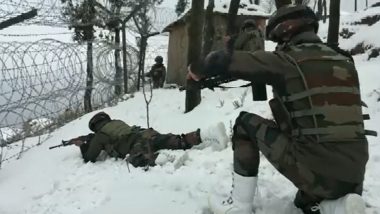 Indian Army Jawans Continue Patrolling at Last Post at an Altitude of 7,200 Feet in Jammu and Kashmir Amid Heavy Snowfall (Watch Video)
