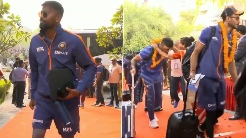 Indian Cricket Team Gets Grand Reception As They Arrive in Rajkot Ahead of the 3rd T20I Against Sri Lanka (Watch Video)