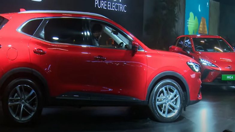 Auto Expo 2023: MG eHS, MG4 Electric Vehicles Unveiled by MG Motor, Watch Video to Know Specifications and Other Details