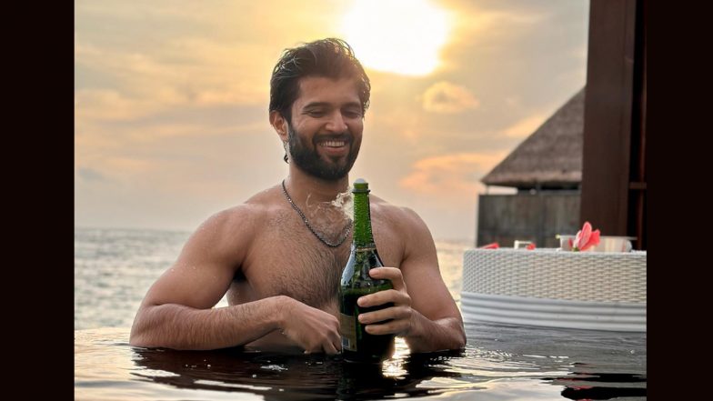 Vijay Deverakonda Posts a Shirtless Pic and Sets Internet on Fire on New Year!