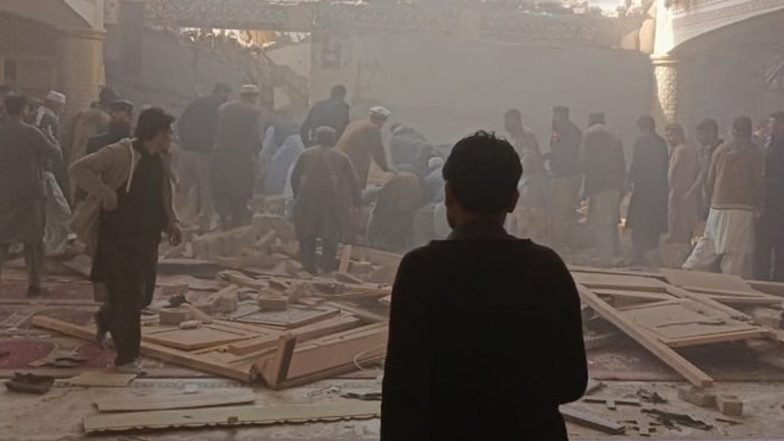 Pakistan Suicide Attack: Peshawar Mosque Explosion Injures 50 During Zhuhr Prayers (Watch Video)